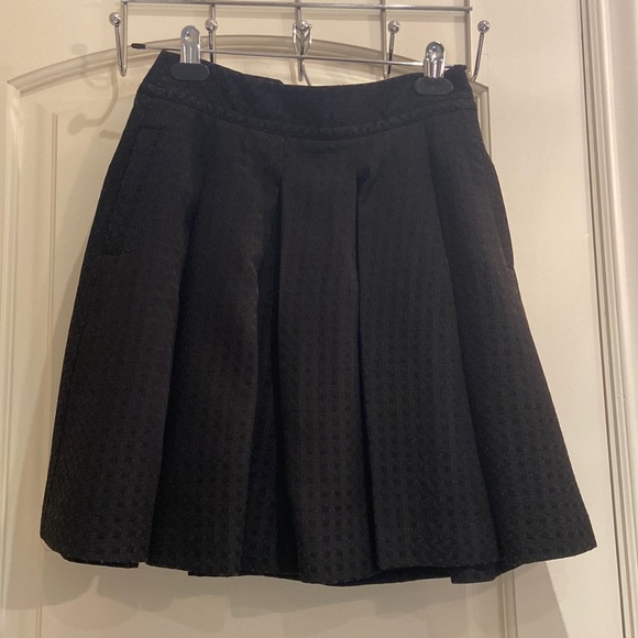Black a-line skirt with pockets - Picture 1 of 3